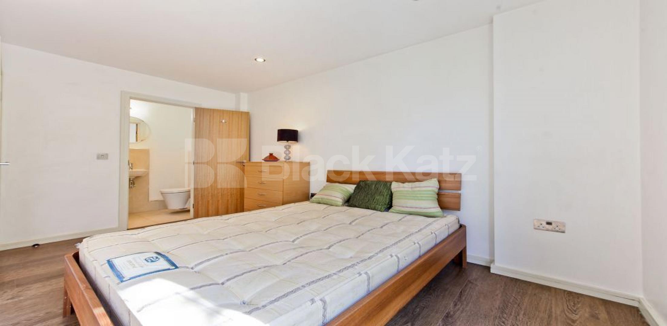 			2 Bedroom, 1 bath, 1 reception Apartment			 Boulevard Mansions.Borough Road, Borough